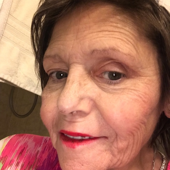 Meet your Posher, Denise - Picture 2 of 2